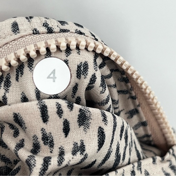 Lululemon 4 Step Lively Crop Yoga Athletic Capris Pant - Picture 12 of 13